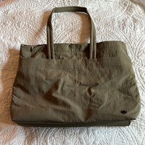 Lululemon On My Level Tote large 15L